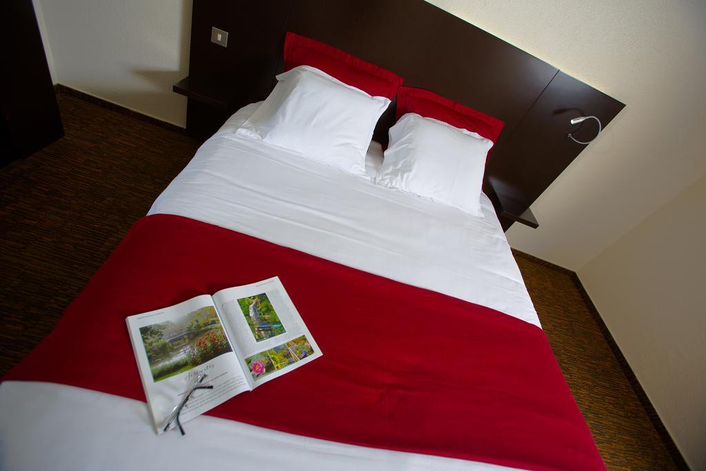 Hotel Akena Creil - Clermont Agnetz ภายนอก รูปภาพ